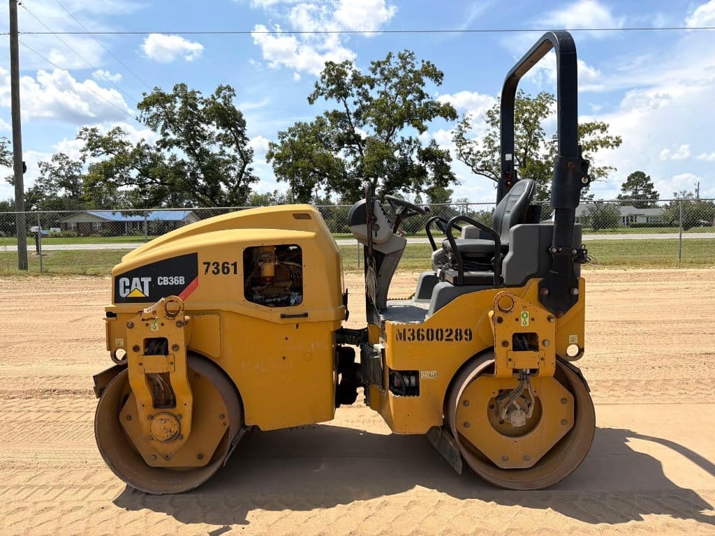 2019 CATERPILLAR CB36B â€” photo 1