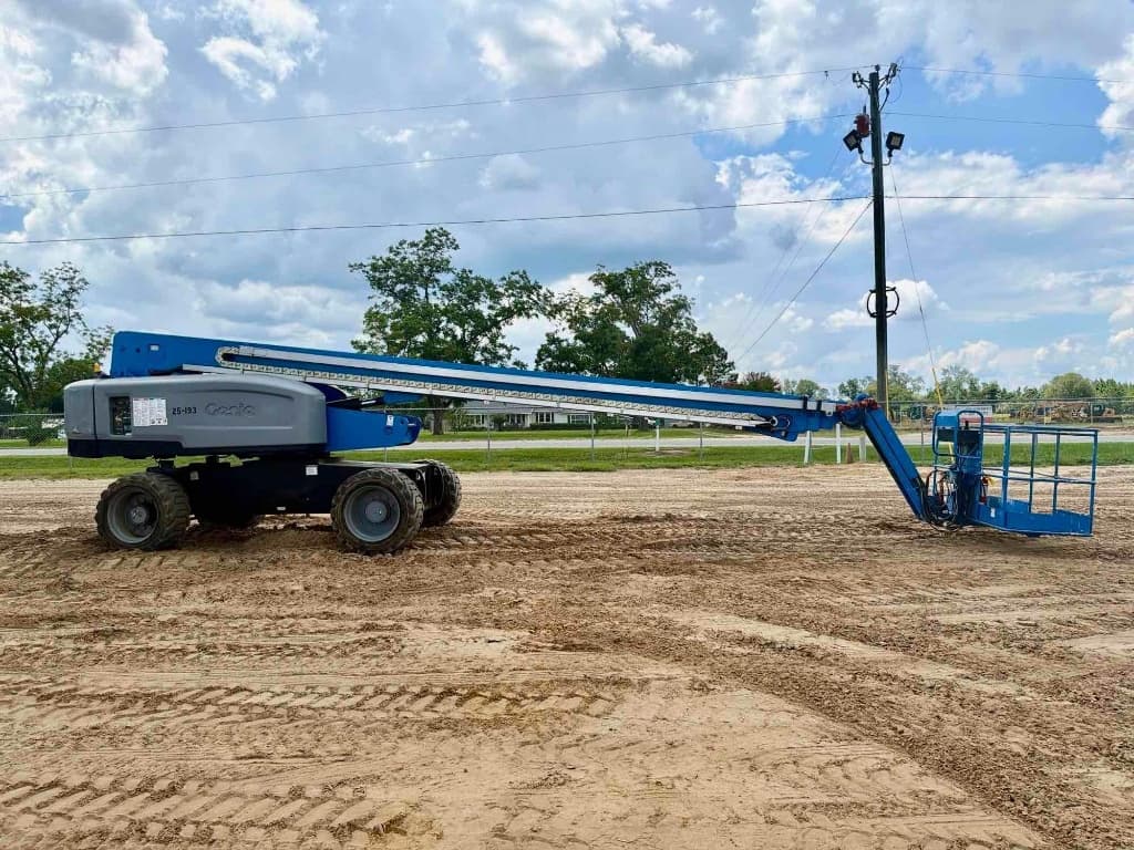 2014 GENIE S-85 â€” photo 1
