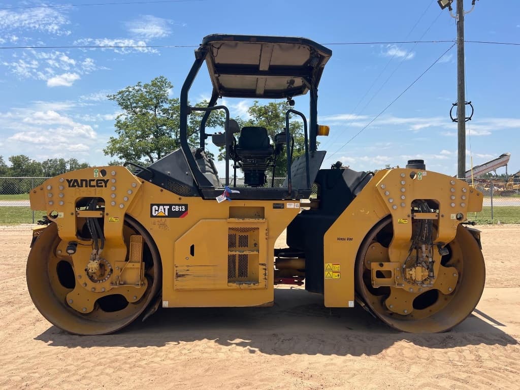 2019 CATERPILLAR CB13 â€” photo 1