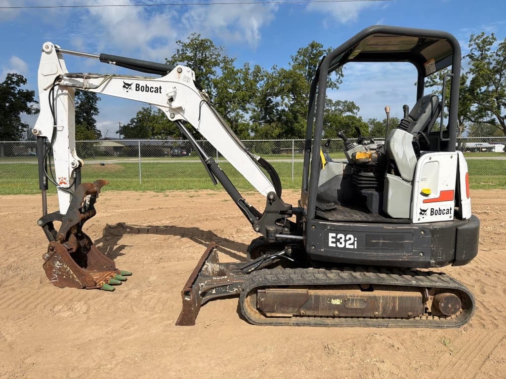 2016 BOBCAT E32I â€” photo 1